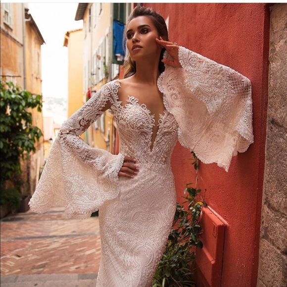 Wedding dress - Picture 4 of 8